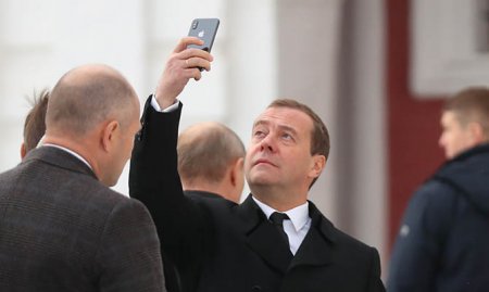 Медведев отменил внутрисетевой роуминг