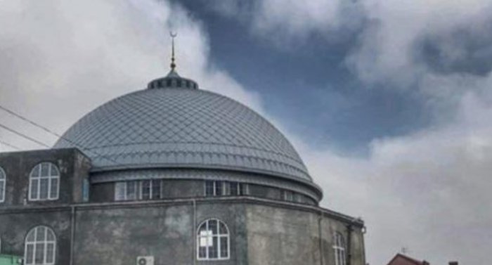 Верующие добились прекращения рейдов у мечети